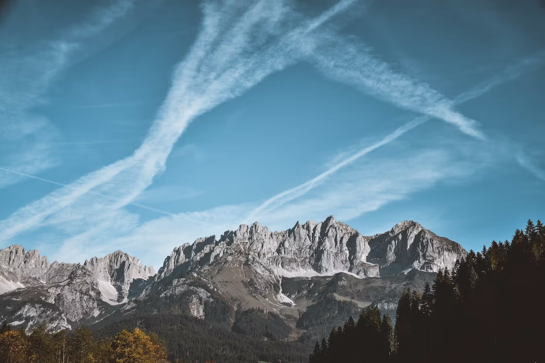 Background Image showing the Kaiser mountain range